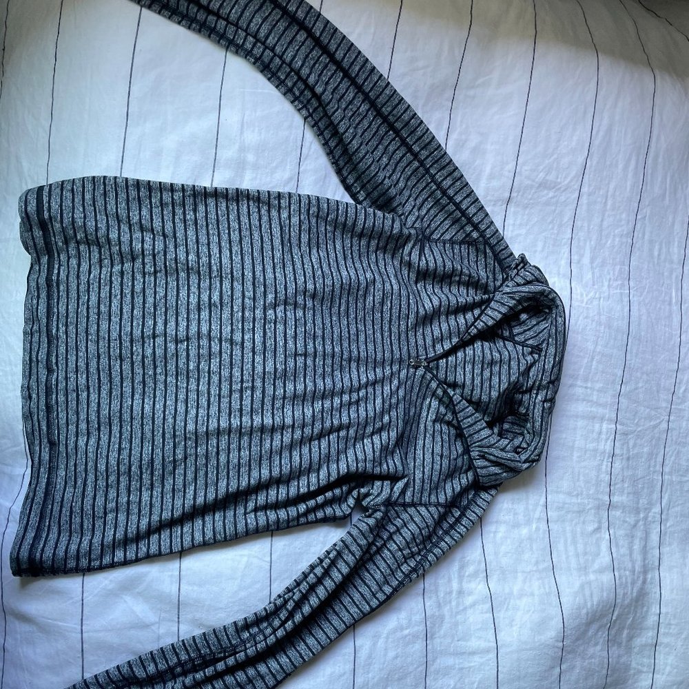 LuLuLemon Men's Pullover (Medium)